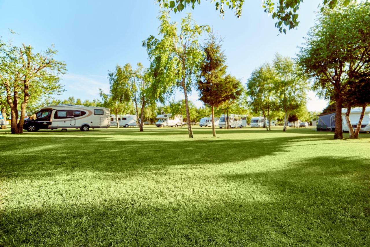Camping Lesny 51 Hotel Leba Exterior photo